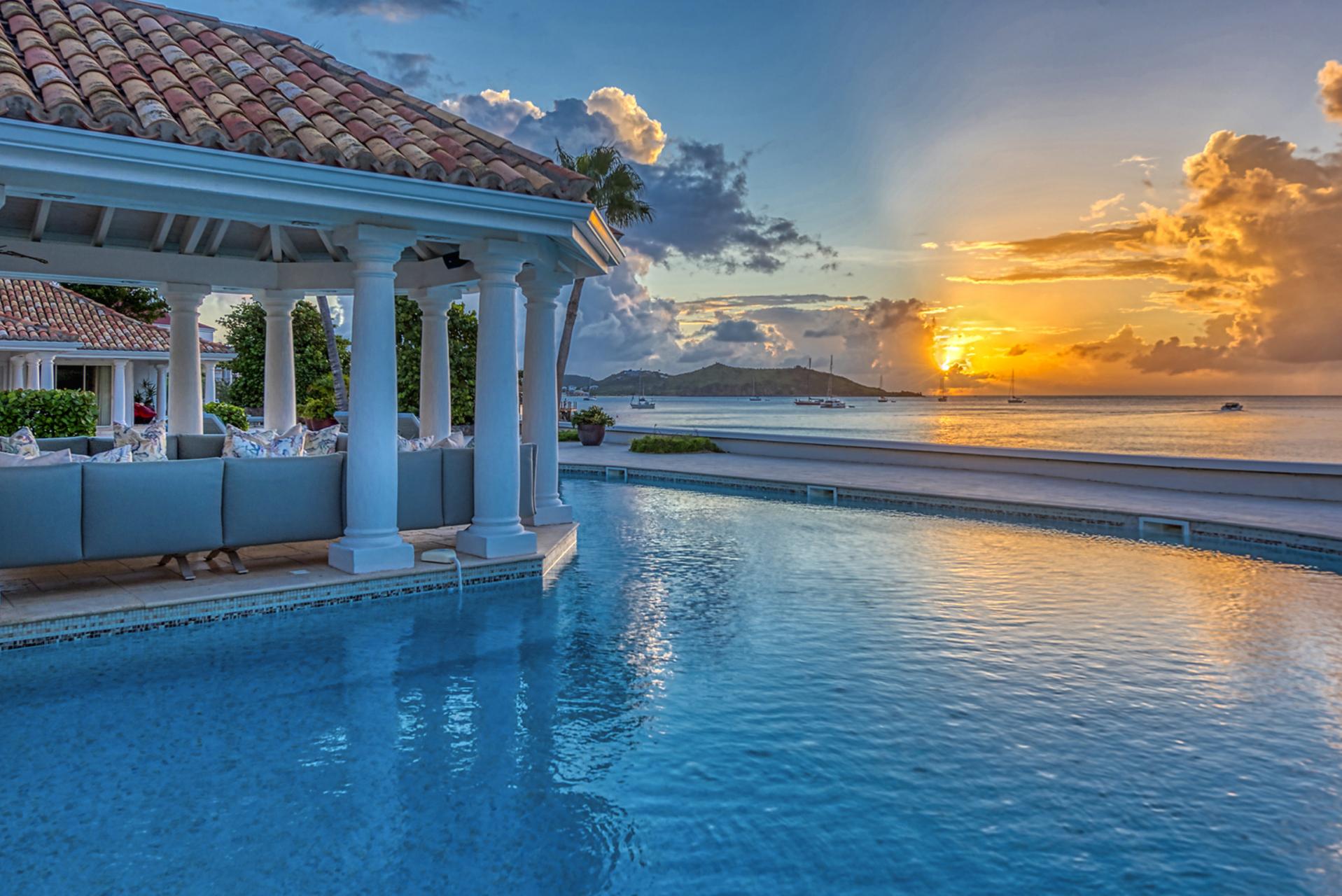 1-PetitePlage5-SunsetPool_A louer villa Grand Case Saint Martin